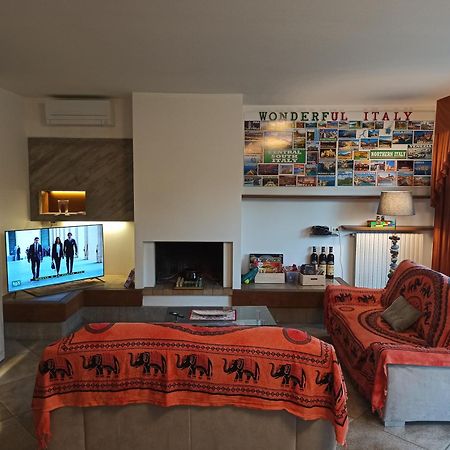Lukas Home Con Il Cuore Appartamento 3 Camere Al Piano Terra E Appartamento 1 Camera In Taverna Merone Eksteriør bilde